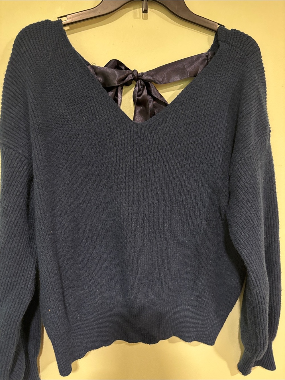 Cupshe V-Neck Ribbon Back Women's Sweater in Navy